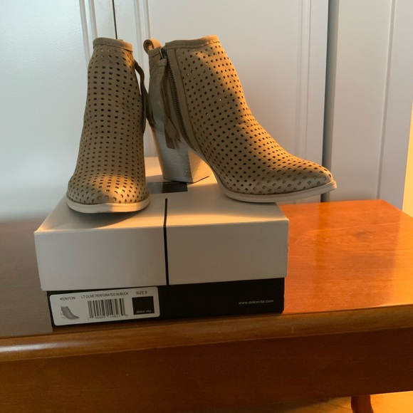 Dolce Vita Women's Kenyon Ankle Bootie - Picture 1 of 4